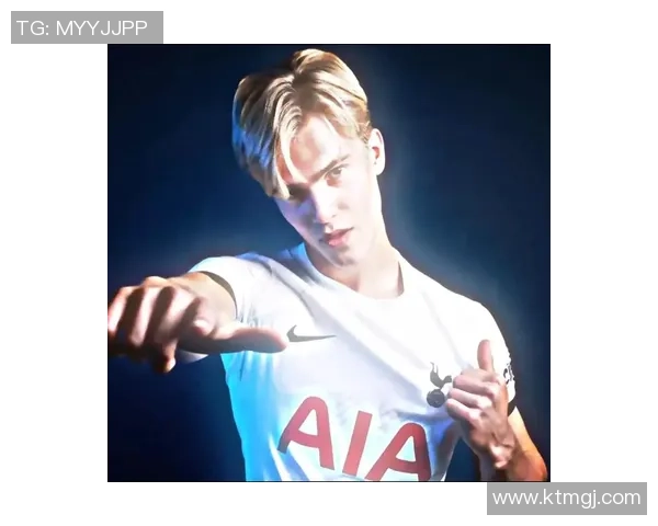 中国艺人热评足球明星表现与魅力探讨引发广泛关注与讨论