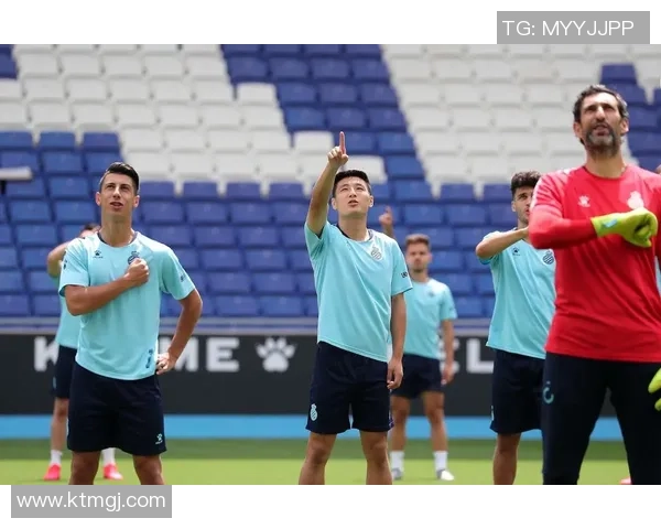 西安足球队配合引发热议球迷对战术执行和默契度提出质疑